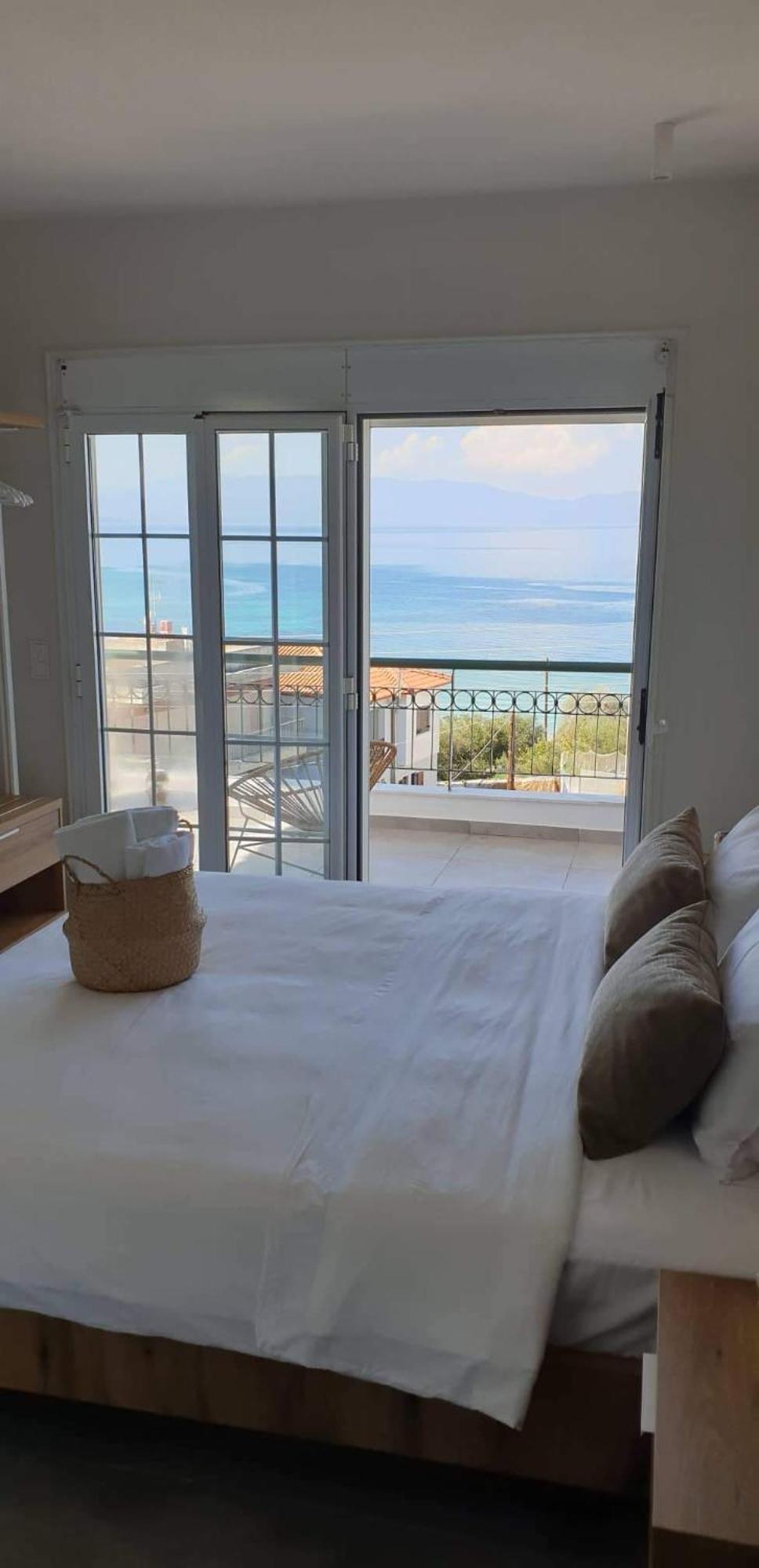 Villa Eleni Greece - Wonderful Sea View Studios Nea Roda Zewnętrze zdjęcie